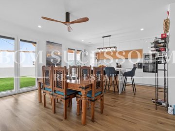 idd7f7c501-0000-0500-0000-000018e64e18