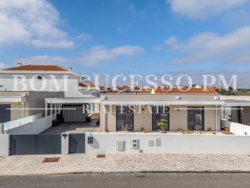 idd7f7c501-0000-0500-0000-000018e64e27