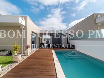 idd7f7c501-0000-0500-0000-000018e64df3