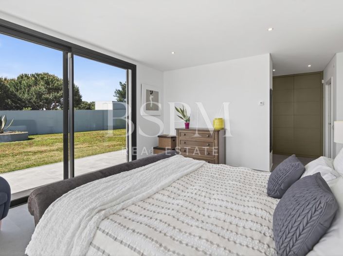 Image No.32-4 Bed Villa for sale