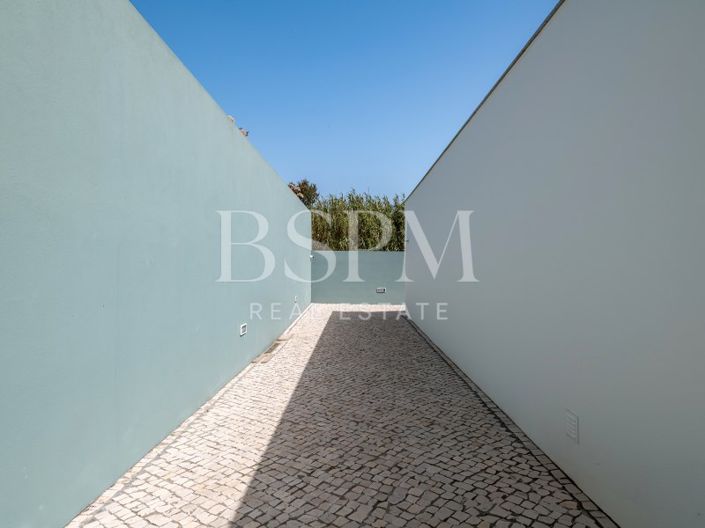 Image No.57-4 Bed Villa for sale