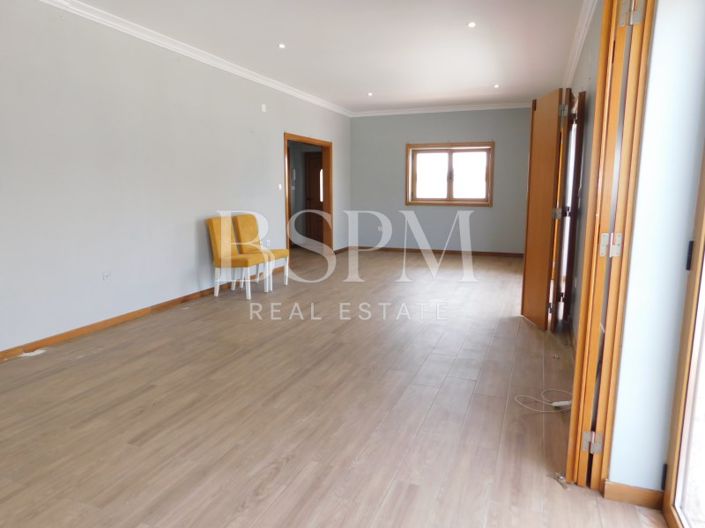 Image No.12-4 Bed House for sale