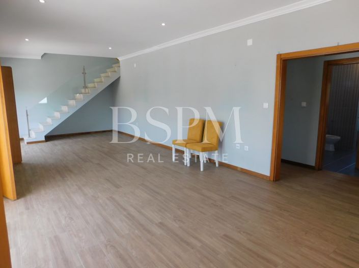 Image No.14-4 Bed House for sale