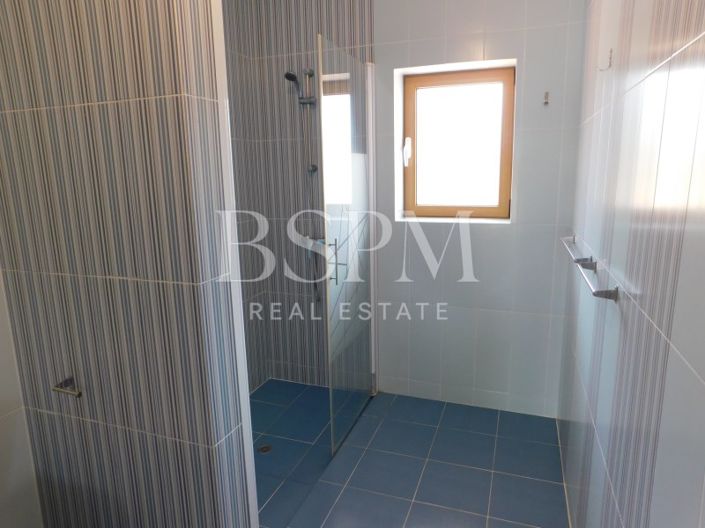 Image No.20-4 Bed House for sale