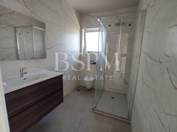 Image No.20-4 Bed House for sale