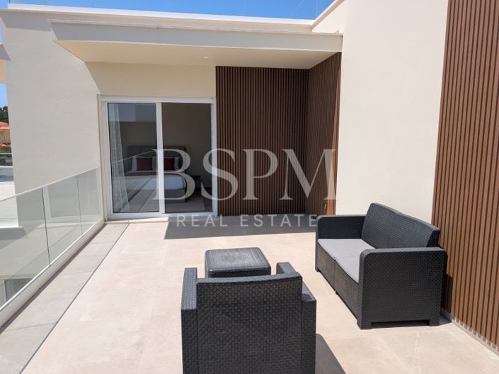 Image No.22-4 Bed House for sale