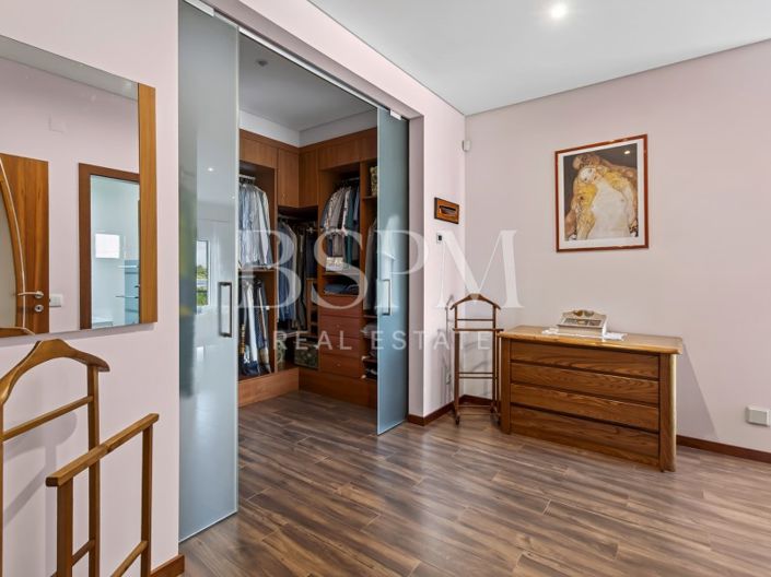 Image No.25-4 Bed House for sale