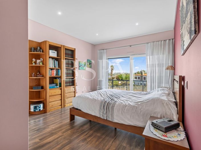 Image No.26-4 Bed House for sale