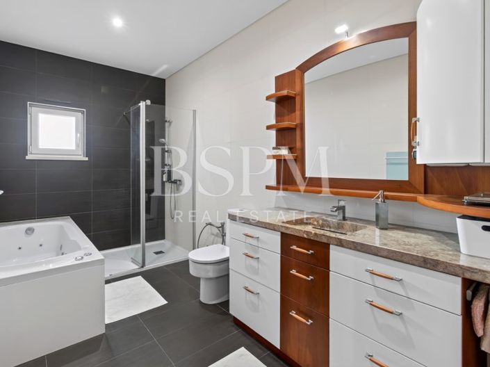 Image No.27-4 Bed House for sale