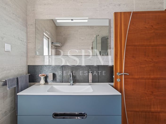 Image No.30-4 Bed House for sale