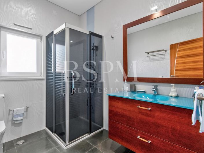Image No.35-4 Bed House for sale