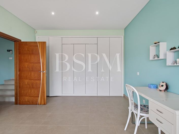 Image No.36-4 Bed House for sale