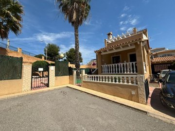 Villa de 4 chambres à vendre à Alicante