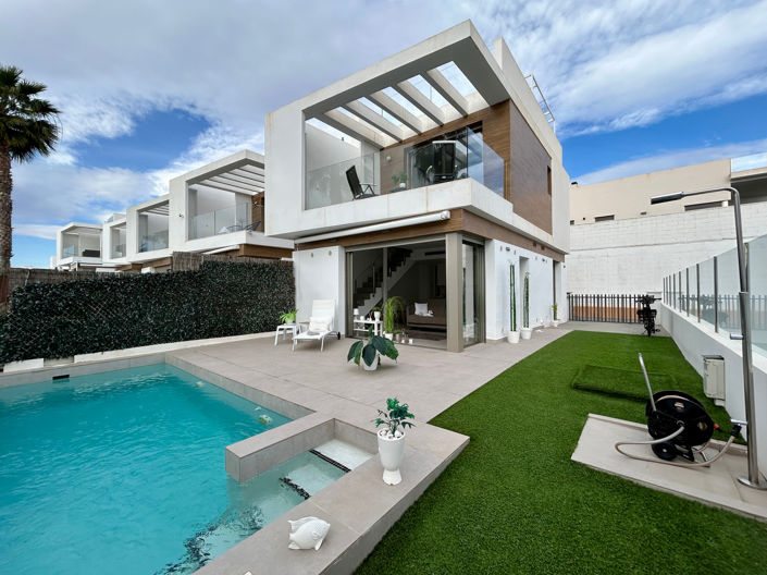 Image No.1-Villa de 3 chambres à vendre à Alicante