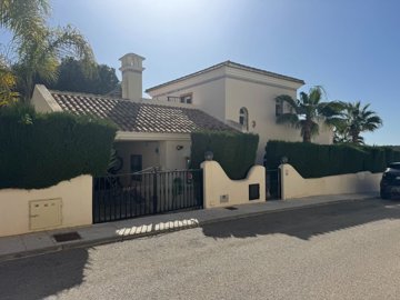 5 Bed Villa for sale
