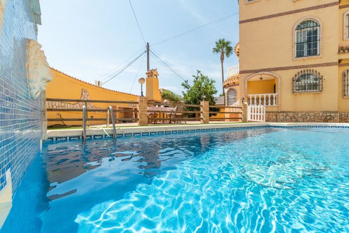 Image No.1-5 Bed Villa for sale
