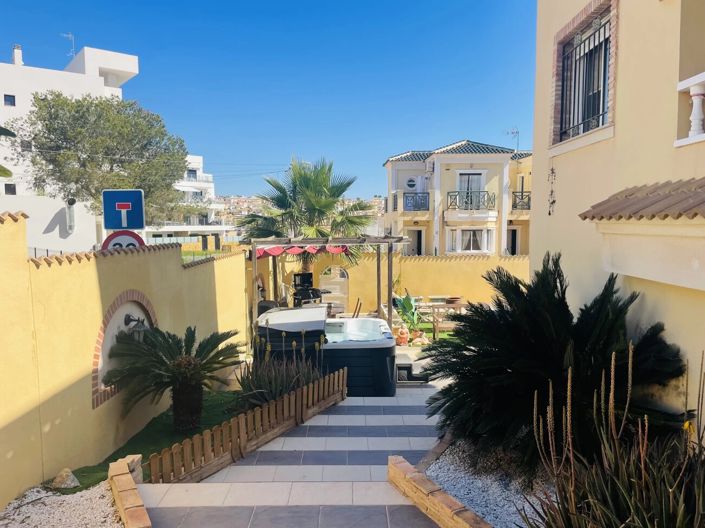 Image No.1-3 Bed Villa for sale