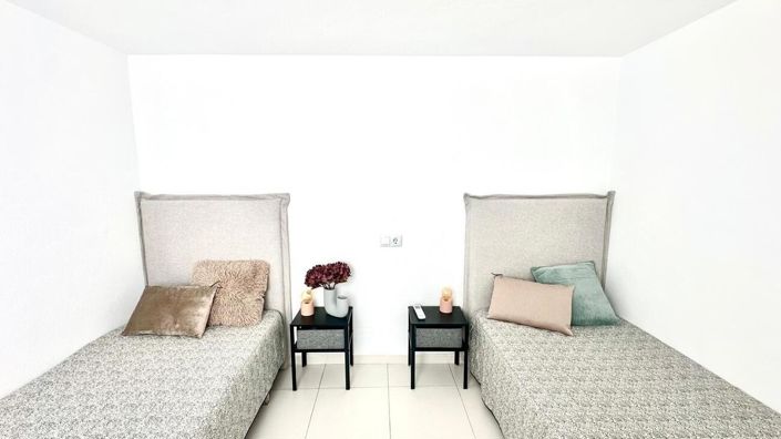 Image No.21-2 Bed Property for sale