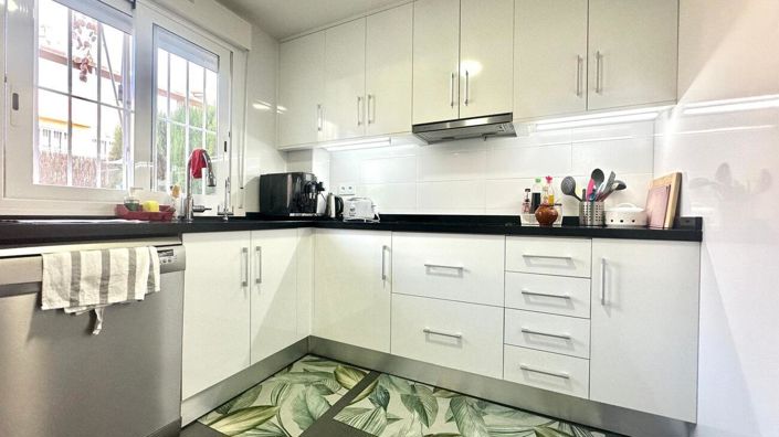 Image No.8-3 Bed Townhouse for sale