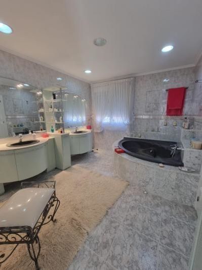 Image No.28-2 Bed Villa for sale