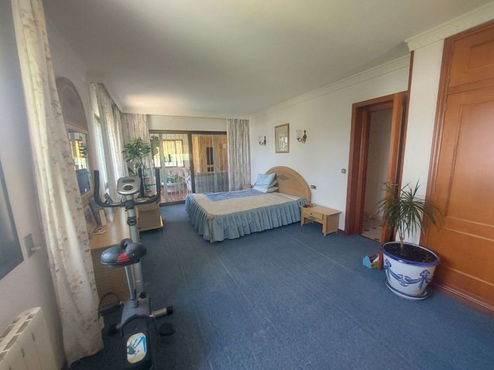 Image No.34-5 Bed Villa for sale