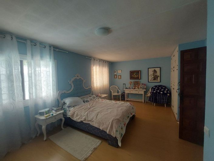 Image No.38-5 Bed Villa for sale