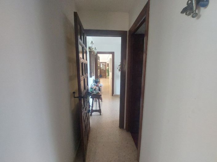 Image No.40-5 Bed Villa for sale