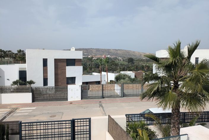 Image No.15-3 Bed Villa for sale