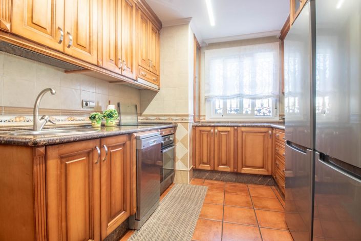 Image No.18-4 Bed Townhouse for sale