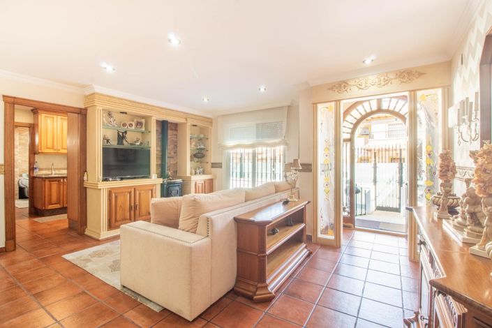 Image No.3-4 Bed Townhouse for sale