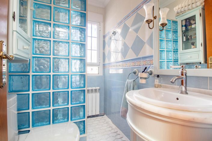 Image No.30-4 Bed Townhouse for sale