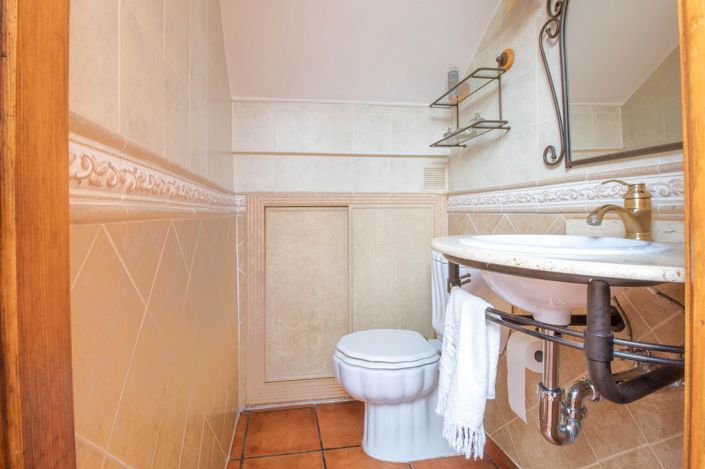 Image No.37-4 Bed Townhouse for sale