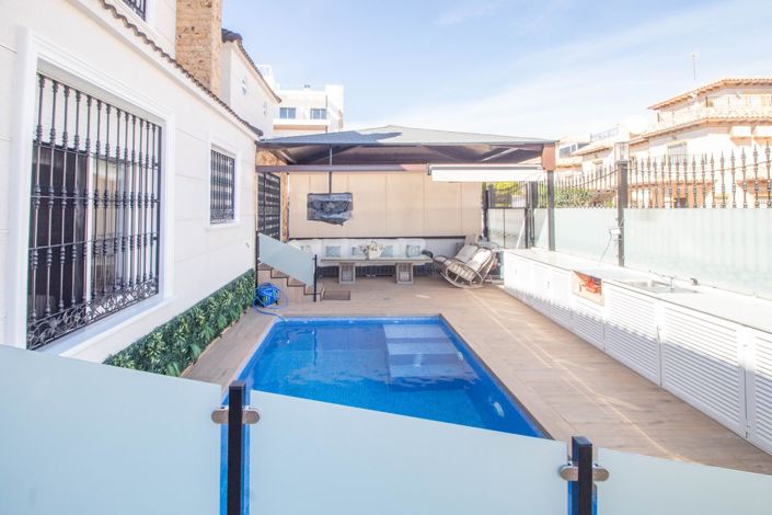 Image No.38-4 Bed Townhouse for sale