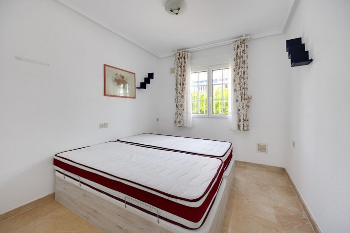 Image No.27-3 Bed Townhouse for sale