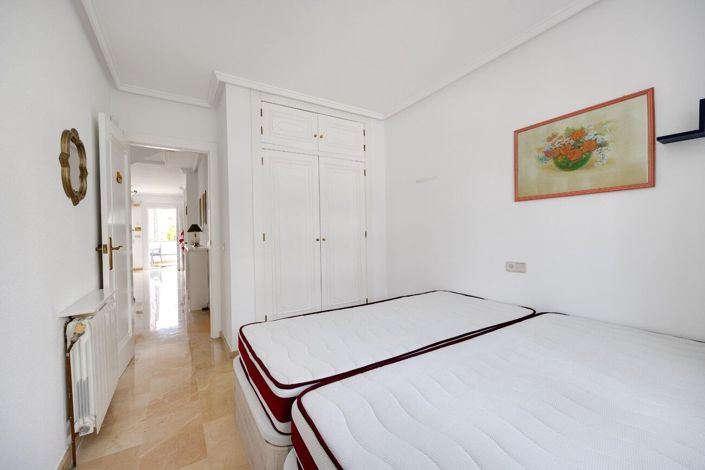 Image No.28-3 Bed Townhouse for sale