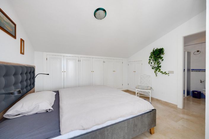 Image No.30-3 Bed Townhouse for sale