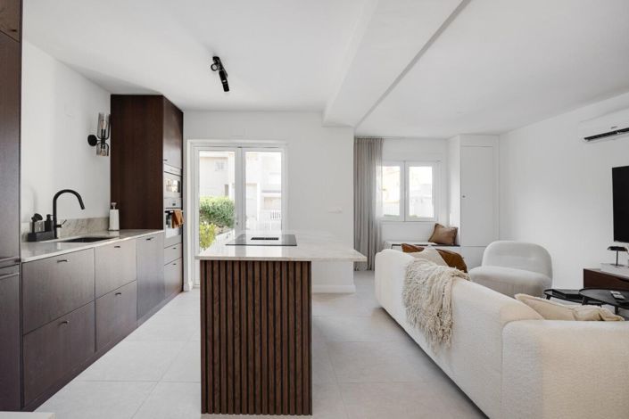 Image No.8-3 Bed Townhouse for sale