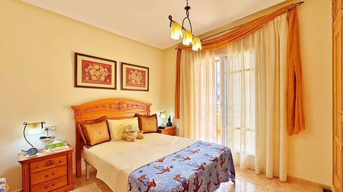 Image No.29-3 Bed Townhouse for sale