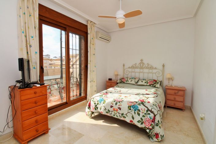 Image No.15-3 Bed Townhouse for sale