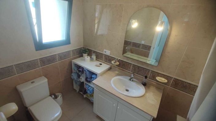 Image No.16-2 Bed Townhouse for sale