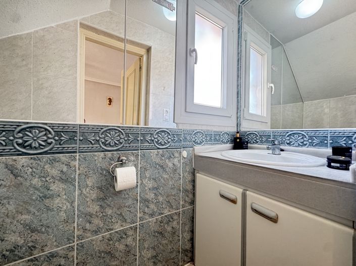 Image No.17-2 Bed Townhouse for sale