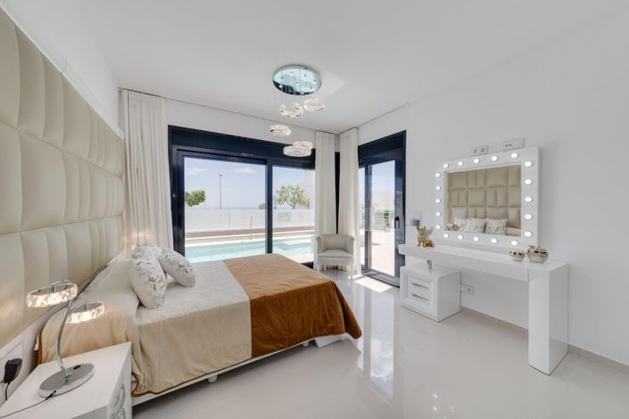 Image No.10-5 Bed Villa for sale