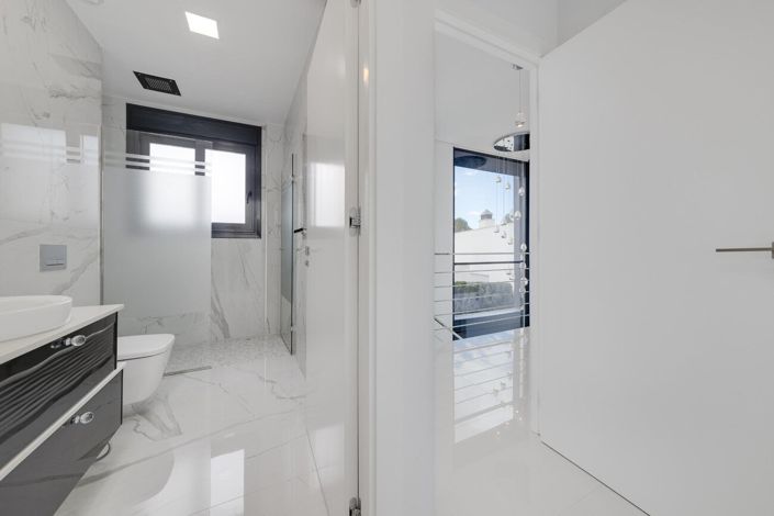 Image No.15-5 Bed Villa for sale