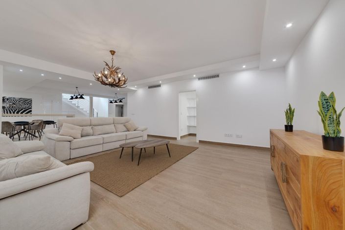 Image No.16-5 Bed Villa for sale