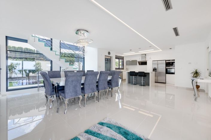 Image No.5-5 Bed Villa for sale