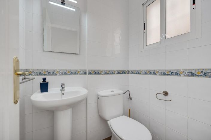 Image No.15-2 Bed Townhouse for sale