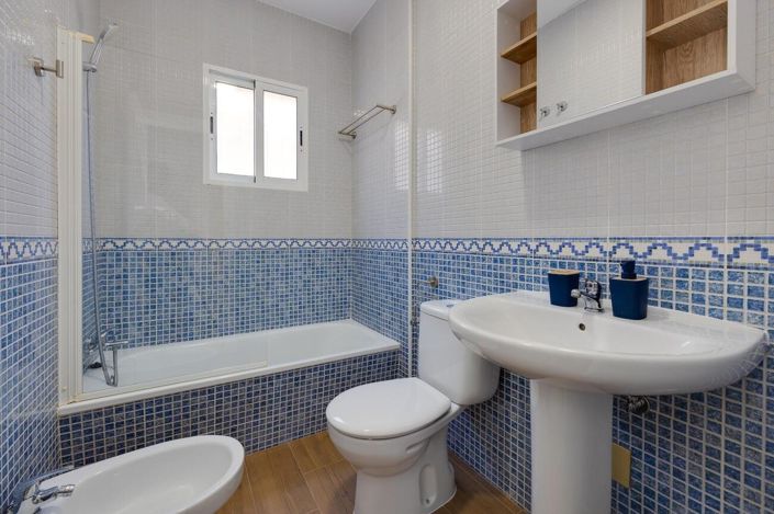 Image No.16-2 Bed Townhouse for sale