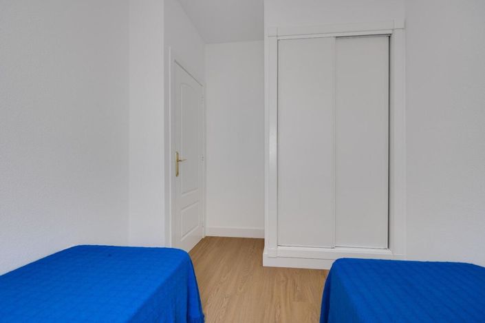 Image No.18-2 Bed Townhouse for sale