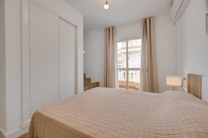 Image No.20-2 Bed Townhouse for sale