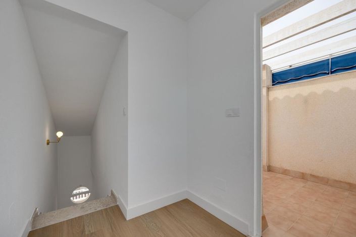 Image No.23-2 Bed Townhouse for sale